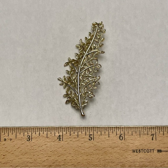 Vintage Judy Lee Goldtone Brooch - Picture 5 of 6